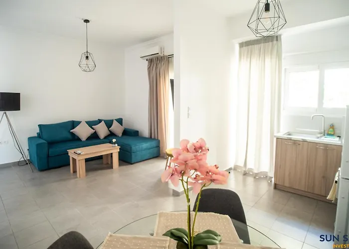 Explore Greece From City Centre Apartment